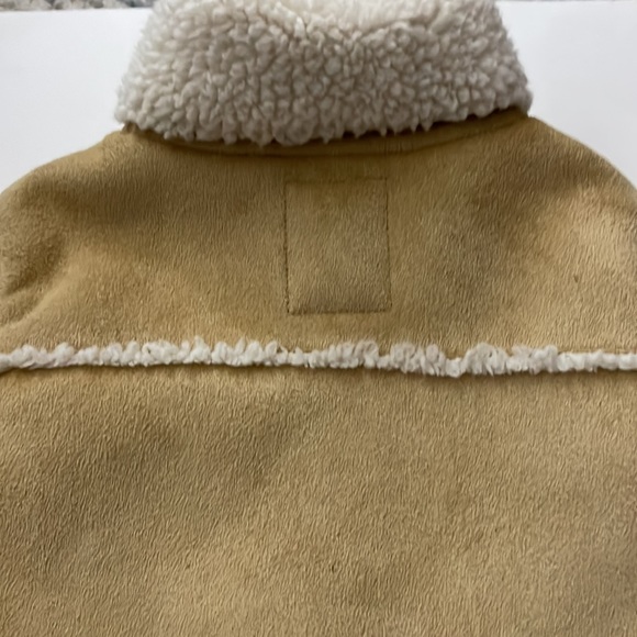 Toddler Old Navy faux Sherpa jacket. Size 3T - Picture 6 of 9